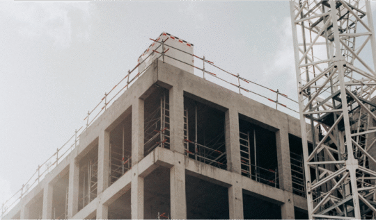 الفرق بين البناء بالعظم والتشطيب